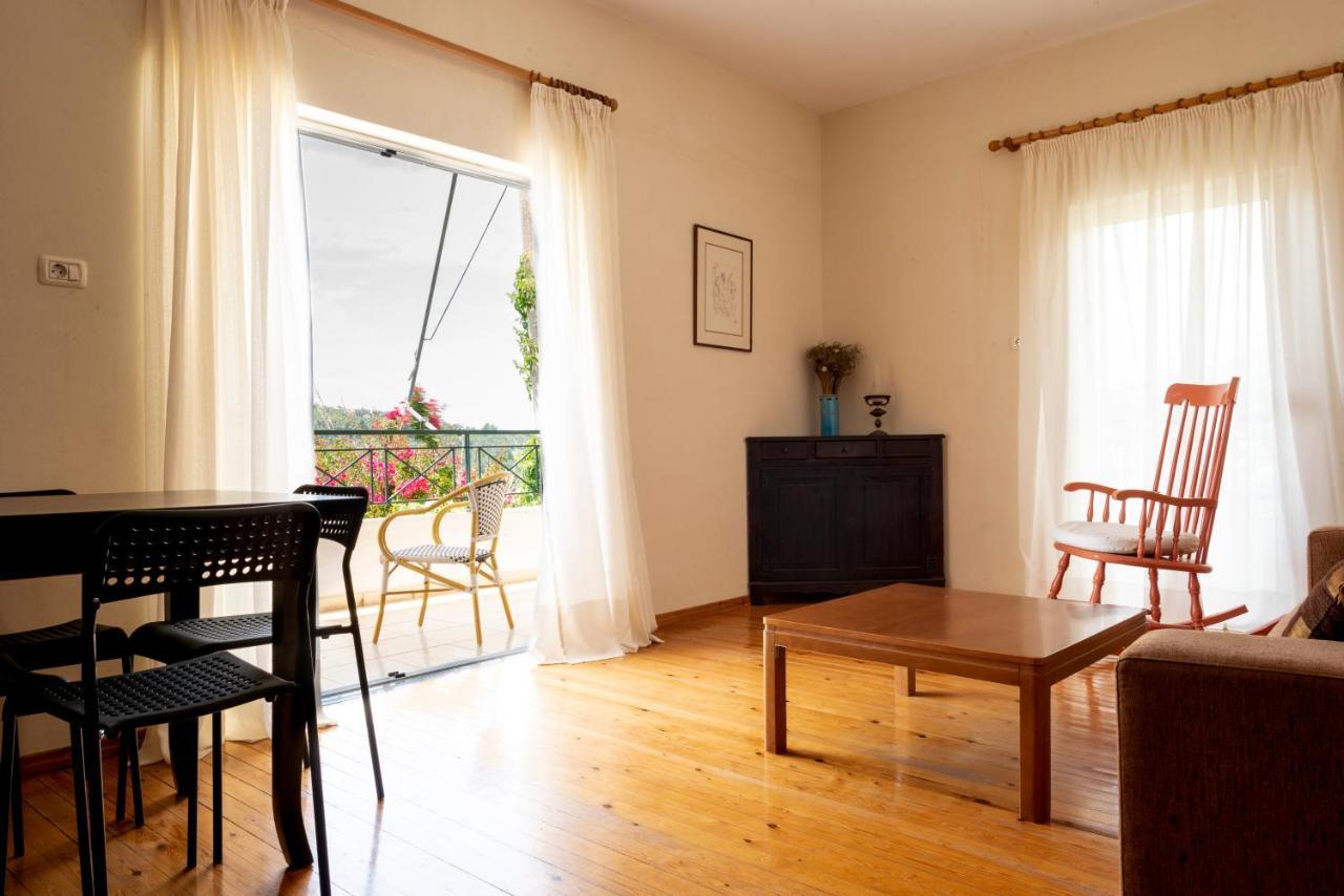Janakis Apartments Himarë Eksteriør billede